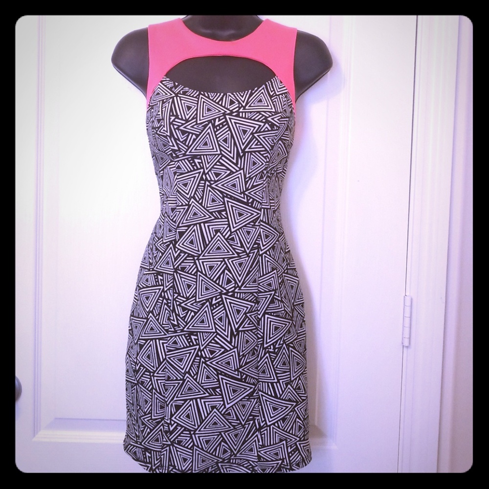 💋3/$30 NWOT Geometric bodycon mini dress sz m/l